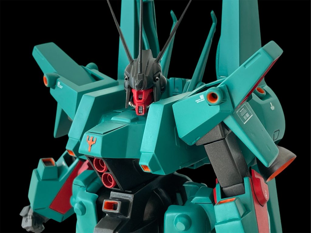 塗装が苦手なので、旧キットならではの塗り分け地獄が今回苦痛でした。塗料もはみ出しまくりで恥ずかしい限りです。