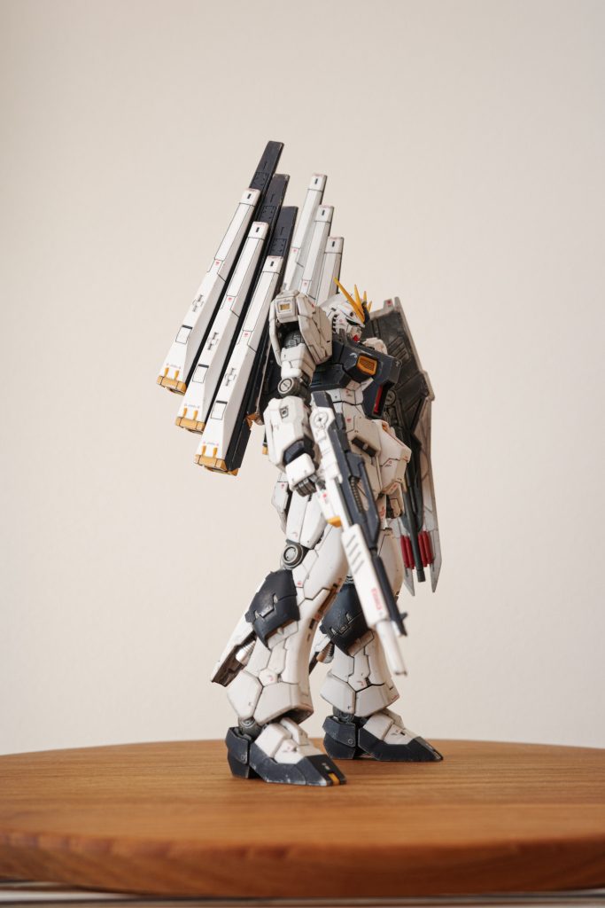 原案のマント感もかっこいいのですが、このマウントの「兵器として実装するならこうかな感」が個人的に好みです。