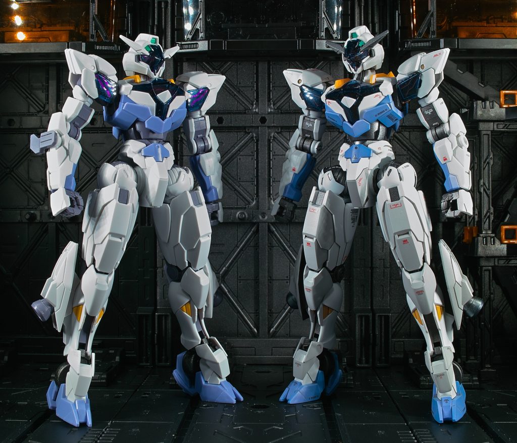 素組と並べてみました首を延長した以外並べてみても大きな違い有りません違いを付ける為に多少の色変更を加えました、