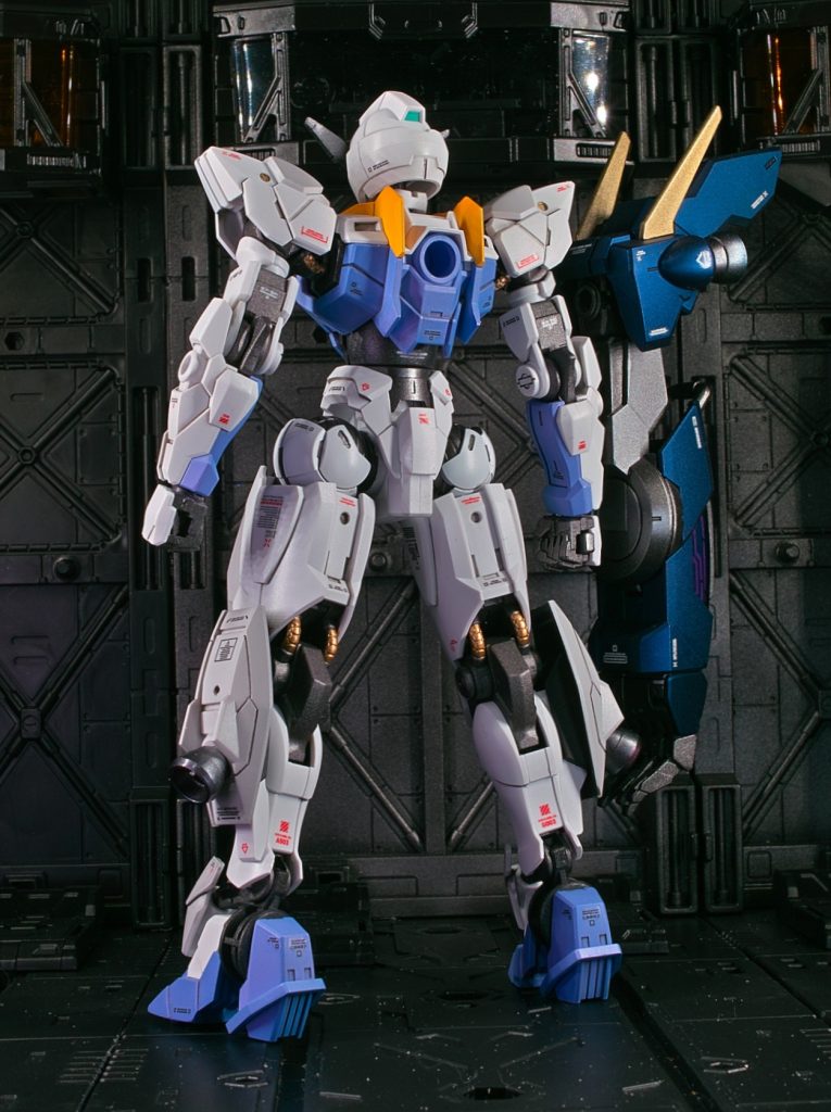 パーメットは付属シールを使わず塗りで、あまり目立ちませんね・・・虎の手の所はシールの上から蛍光ペンで塗ってます足首の肉抜きに関しては一度埋めましたが、あったほうが良いなと思って素組み版のほうから肉抜きアリを持ってきました。