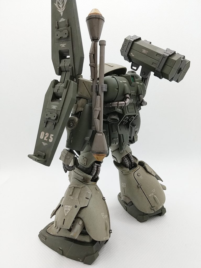 ショットガンはケンプファーから拝借しましたシュツルムファウストはコトブキヤの、ミサイルランチャーは境界戦機の何かだったような・・・