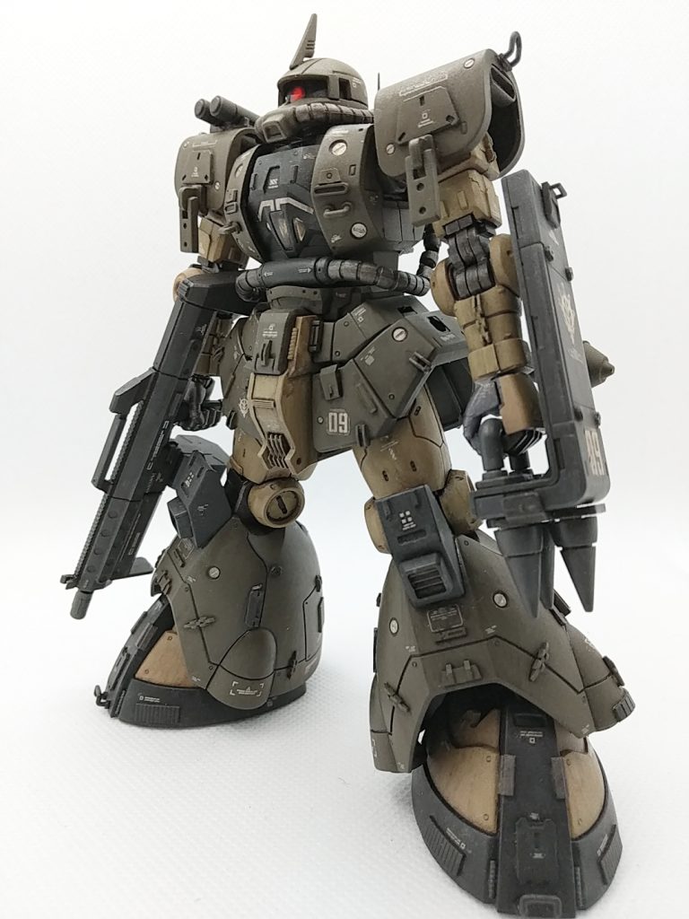 塗装はいつものオリーブドラブとダークイエローの缶スプレーです元のキットにそういうモールドが多かったので、ネジネジのエッチングパーツも多めに貼ってます