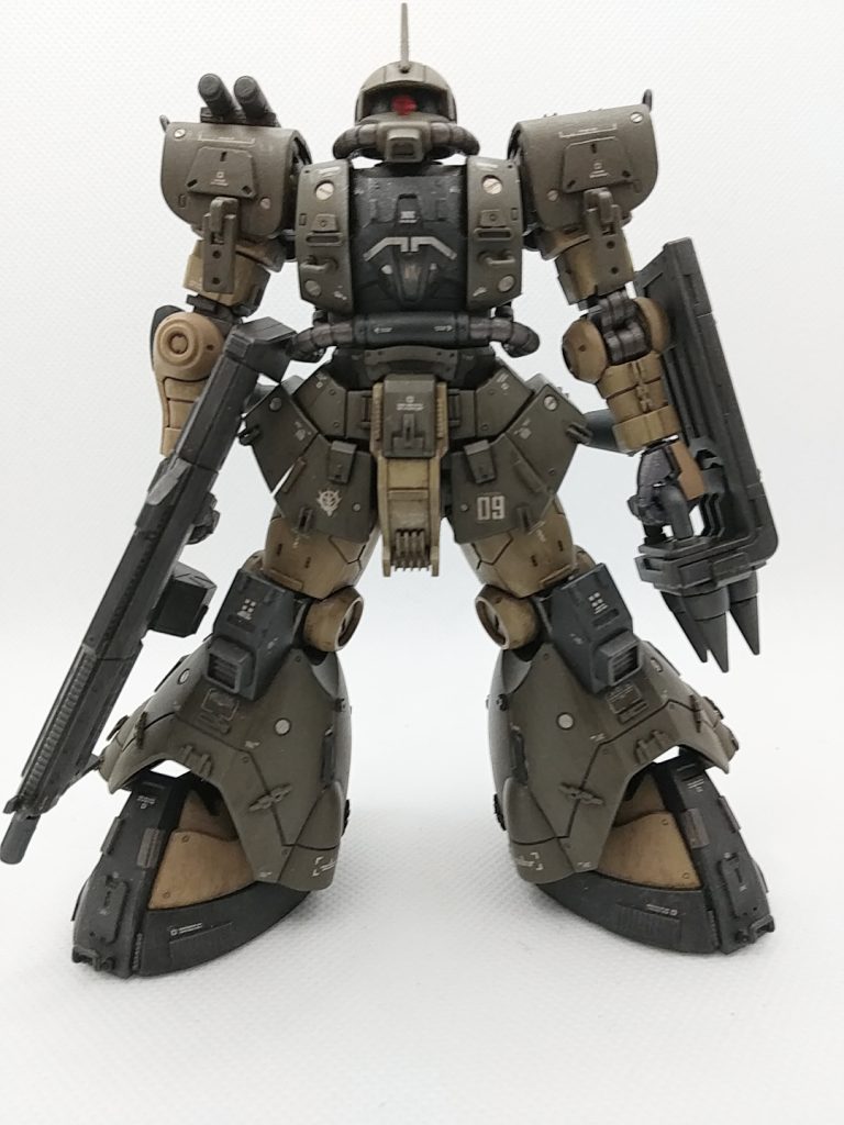 肩の「お札」とミサイルは某ジムからいただきました結構似合ってるんじゃないかと・・・そして前腕の合わせ目隠しに必死です💦