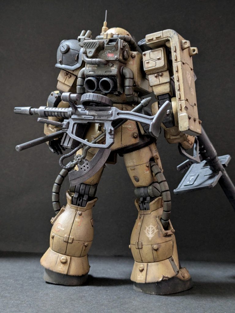 【背面】ランドセルは多少ボリュームアップ。リアスカートに武装をてんこ盛り。