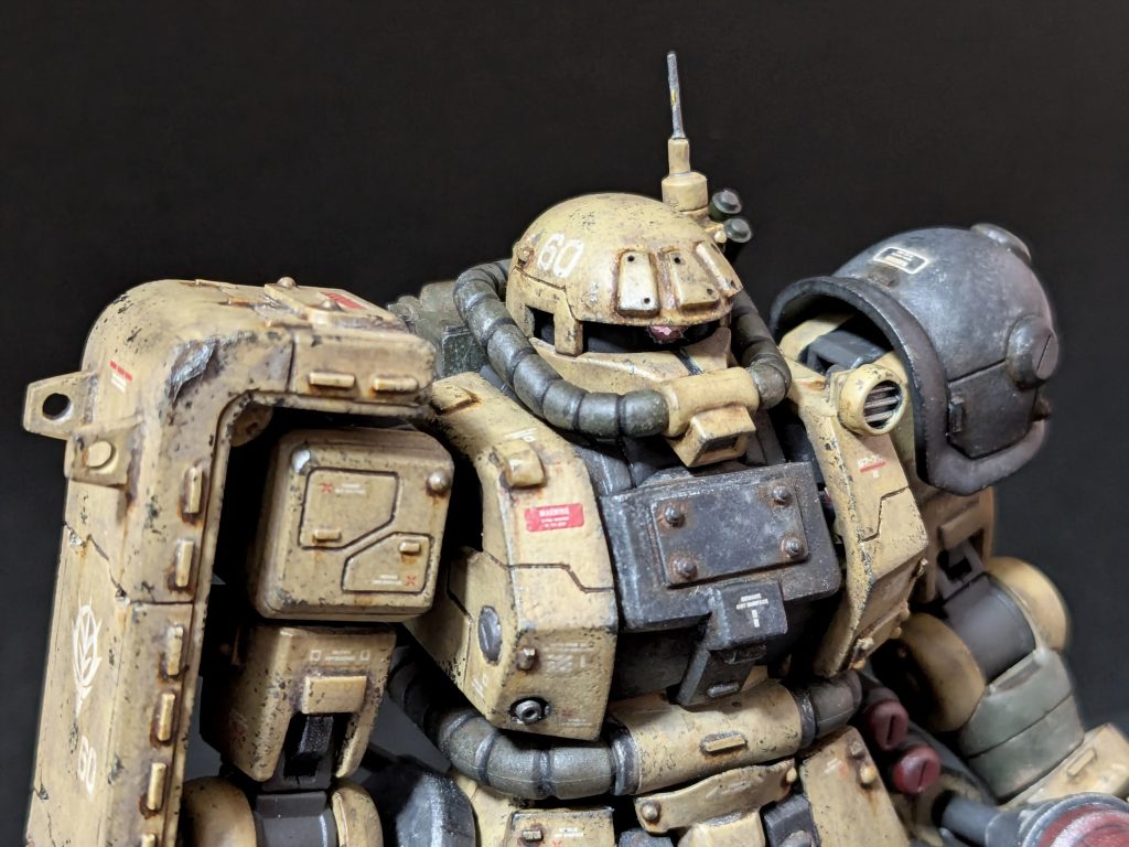 【上半身】モノアイレールは多少狭く。アンテナは真鍮線でシンプルに。