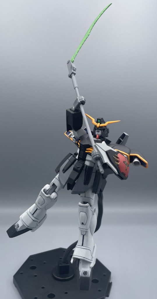 死ぬぜぇ…！俺の姿を見た者はみんな死んじまうぞ！　　冒頭に早速、顔の悪口を書きましたが、アニメを見返してみると”意外と”似ているんですよ。このフェイス造形。HGACよりも、「劇中再現度」という点では、こちらが勝っているかもしれません。　いや、ちょっとそれは厳しいか(^^;笑