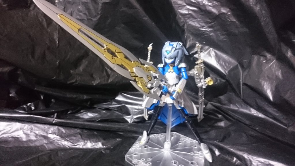 短剣状態は威力自体は低いものの、取り回しが最もたやすく、様々な剣技に対応できるモードである。