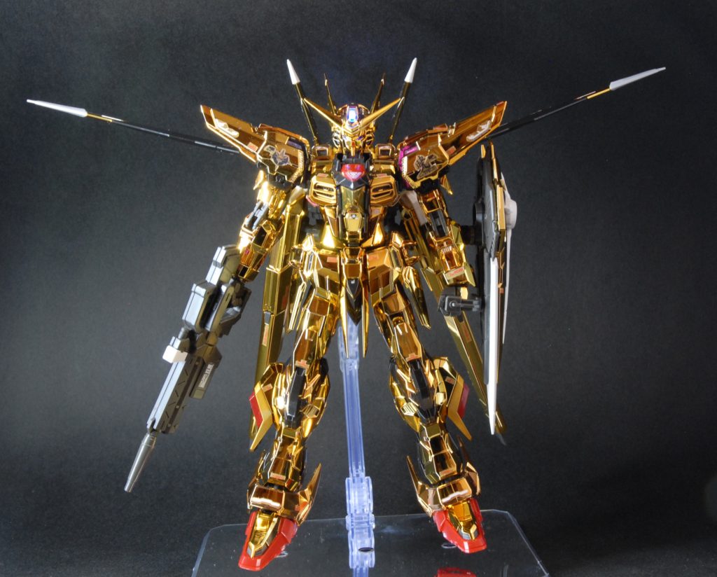 金ピカですね～。メッキを活かすために「素組、リアリスティックデカール貼り付け仕上げ」としました。