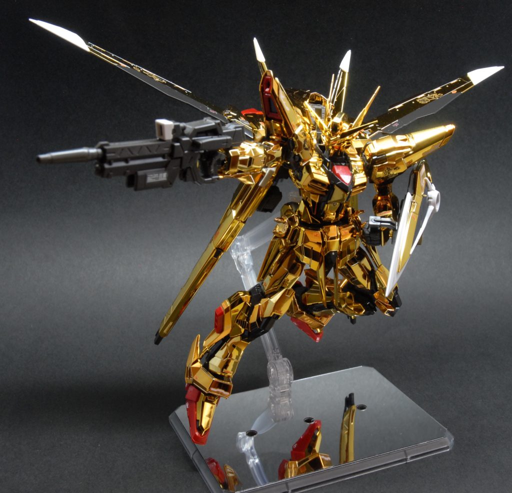 スタンドは付属のものに、100均のミラーシートを貼り付けました。意外にミラーシートが厚くて加工に手間取りましたがなんとかきれいにできてよかったです。もう少し薄いミラーシートがあればそちらを使ったほうが楽でしょう。