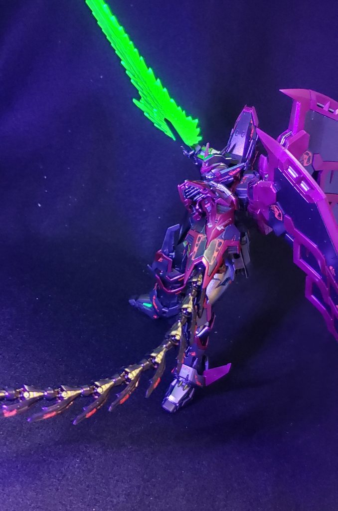 グリーンのクリアはブラックライトで発光するのがかっこいいね