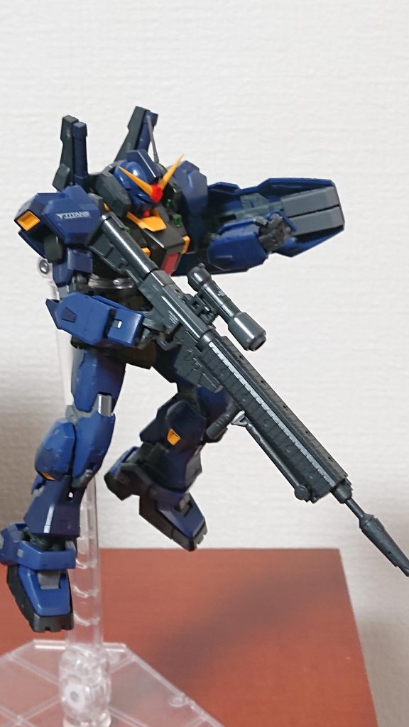 またオプションパーツセットのビームライフル拝借しました♪♪このライフルの時はシールド裏のEパックはがした方が良いですね～ 