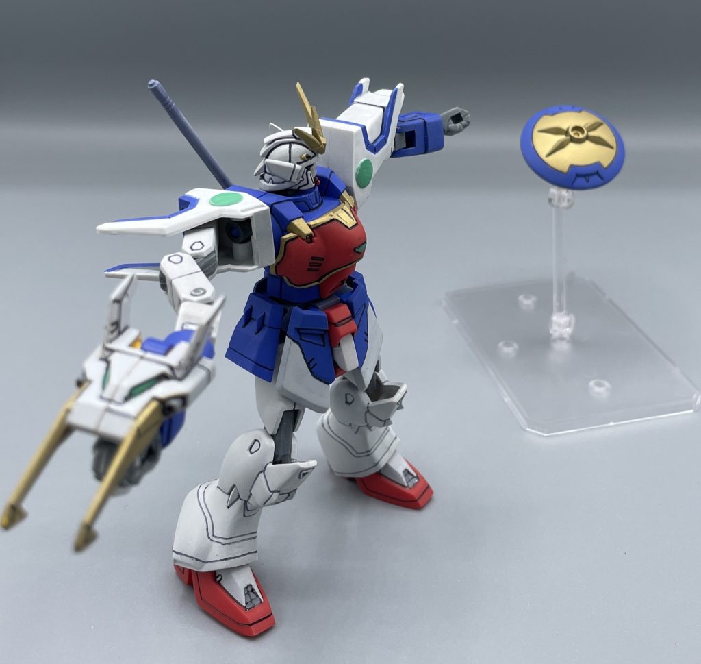 シェンロンシールド シェンロンガンダムは近接格闘に特化したガンダムでもあるので、飛び道具はバルカンのみ・・・ と見せかけて!!  シールドを高速回転させて投擲し、敵機をギャリギャリギャリィッ!と倒すことも出来ます。