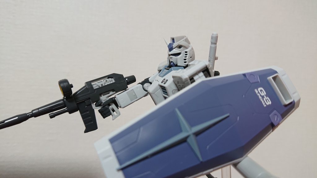 シールドの連邦軍マークは黄色なのですが好みでこちらに☆彡