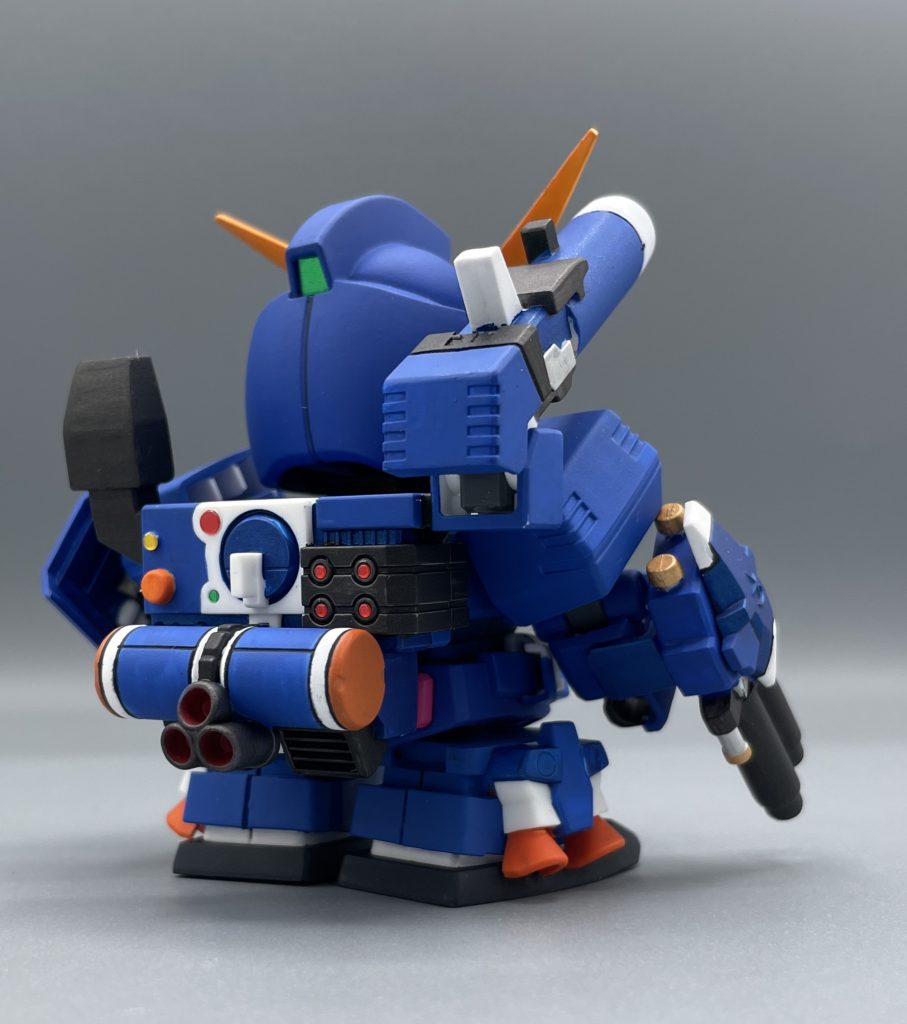 バックショット メカメカしい後ろ姿は、レトロ・フューチャーを意識して、3Dシール等のカスタマイズパーツを多用しました。 贅沢な使い方ですが、気に入っています。カッコいいからおっけー(笑)