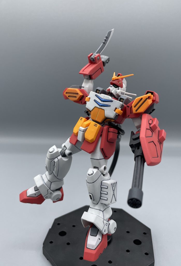 あのパイロットは飛び道具なんかに頼ってないよ 右腕に仕込まれたアーミーナイフが鈍く輝きます。それほど刃渡りのあるナイフではありませんが、サーカスで鍛えられたトロワの運動能力が加わることで、敵MSを両断するほどの切れ味を見せます。 この弾が切れてからが本番!な設定が、大好きなんです。ロマンしかありません!たまらん!(>_<)