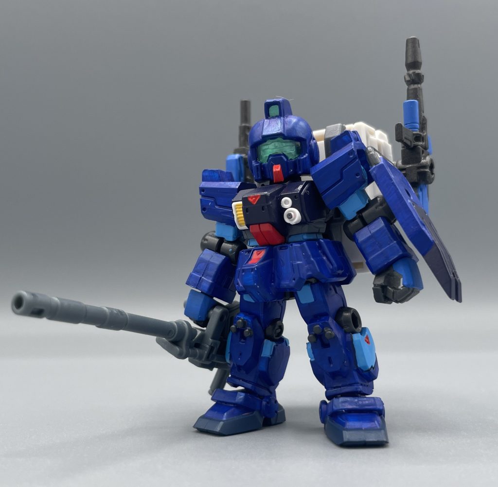 フル装備　陸戦型ガンダムがベースとなっているので、当然陸ガンの武装は装備可能です。EXAMシステムを搭載するという機体特性上、単機出撃が基本想定されるため、１機で様々な戦場に対応する為のテストが行われました。