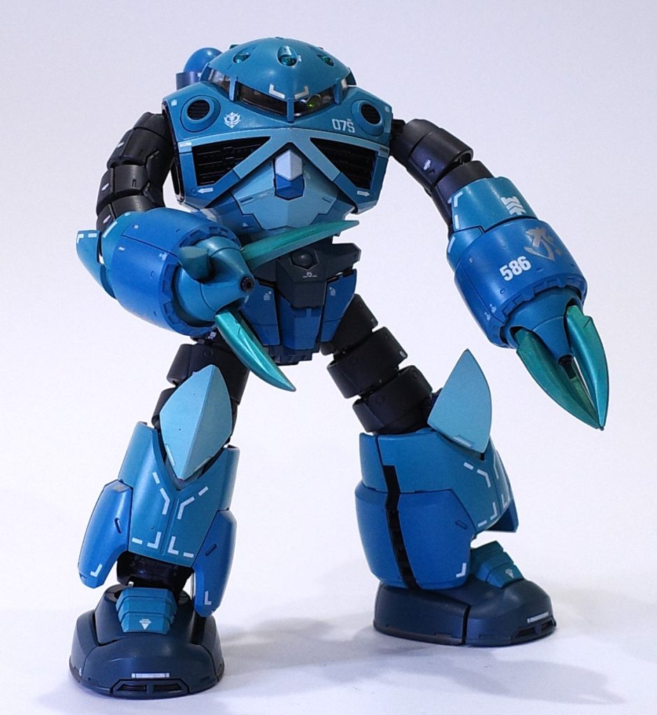 「爪を開くとこうなる」みたいな・・工作ミスでハッチが上手く閉まりません😱586はマキタの証券コードの下三桁ですね。