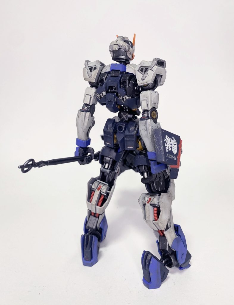 ネイキッド背面足は元キットの前後上下を入れ替えてスペーサーで高さ調整をしただけですが、案外悪くないんじゃないかと思っています。