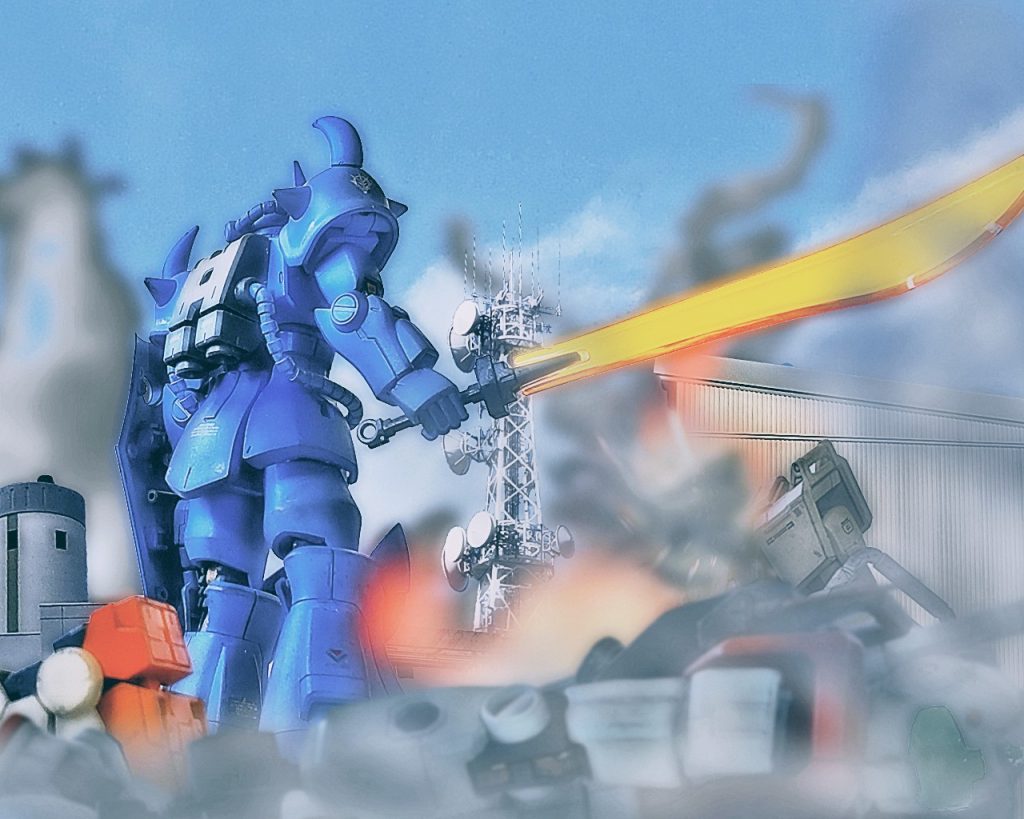 「……ハァ…、ハァ…、ハァ……」ラカン・ダカラン少尉は息を切らしながらビリーの命令を聞いていた。「…グラディエーター2、了解」ラカンが返答すると他の隊員も了解の旨を伝える。ラカンのグフの周りには、機能を停止したジムの残骸が群れをなしていた。どの機体も煙と炎を上げ、パイロットを失ったMSは巨大な骸と化す。多数のMSを撃破したが、鍛え上げられた肉体を持つ流石のラカンでも体力の消耗は免れなかった。高高度を飛ぶドダイの輸送であった為、ノーマルスーツを着用していたが、ラカンは顔から溢れ出る汗を拭うのにヘルメットを外した。右手で顎から滴る汗を拭うと自分が仕留めたジム達を見る。「後方支援基地にこれだけの数がいるのか、連邦軍は!?」地球連邦軍のMSの量産体制には驚きを隠せなかった。後方でこれだけの数がいるとなると、今本隊が向かっているジャブローにはそれ以上の数がいるとラカンは考える。(…本隊も今頃…)しかし、立ち止まっている余裕は与えてくれないようだ。更なる敵機がラカン機に迫るのと同時に、僚機に悲劇が起きた。