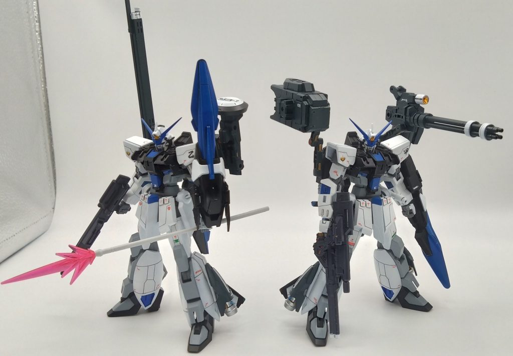 俺SEEDFREEDOM MSVSTTS/A-4001A オオツキガタ改 乙型 甲型オーブ国防軍の主力可変MSムラサメを宇宙戦闘主力機として設計したオオツキガタをムラサメ改と同じマイナーチェンジとして改良した機体、背部バックハンガーによってパイロットの能力に合わせて武器換装も可能この二機甲乙型はムウが乗るアカツキでファウンデーション軍のレクイエム破壊密命ための後方護衛・離脱援護ようにアカツキの随伴機としてカスタマイズしたMS武装共通M2M5DE 12.5mm自動近接防御火器73式高エネルギービーム砲「ホノイカヅチ」72式ビームサーベル「カナヤゴ」乙型索敵・照準センサー連動式レールガン73式改ビームジャベリン『トンボキリ』甲型多機能連装弾「センジュ」30mm自動大型近接防御火器『マスラオ』高周波小太刀『コツキガタ』