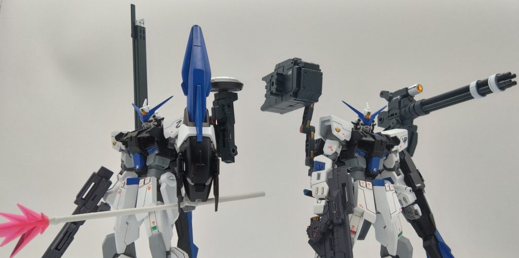 この二機に乗るパイロットは甲型タキト・ハヤ・オシダリ乙型リンナ・セラ・イヤサカこの二人はSEED DESTINY MSVの登場人物でタキトはオーブ軍パイロット、リンナはモルゲンレーテ社社員で結婚まで考えるまでの恋人関係にあったが先の大戦オーブの指揮官ユウナ・ロマ・セイランの無能ぶり指摘して左遷彼女は愛想つかして地球へ捨てプラントへ移住、タキトはザフトが展開しオペレーション・フューリーで連合軍のNダガーNを鹵獲生き延びその後成り行きでメサイア攻防戦でオオツキガタ搭乗リンナはプラント移住した後はザフトのMSテストパイロットプロヴィデンス・ザクに乗り能力に買われメサイア攻防戦参加させられてしまう。不幸にもこの二人は交戦してしまい死闘を繰り広げ、終結後生き延びた二人は再開し元の関係にもどった。その後二人はCE75年カガリ代表からこの二人の能力に買われカガリ直属の部隊として活躍しているそんな中ファウンデーション軍が本国にレクイエムを打つという危機を打開すべくオーブのフラグ機アカツキとゼウスシルエット完全潜伏レクイエム本拠部を叩く作戦立案しその密命に参加するアカツキパイロットムウ・ラ・フラガをレクイエム本部にばれることなく行動させるためこの二人はまかされた。