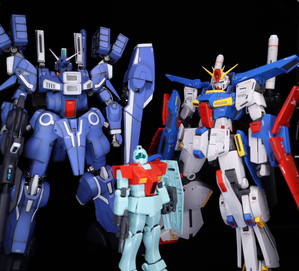 作った中で一番大きいZZ君となんとなくHGジム君と比較　大迫力！　かっこいい！メインの青はまたジェネシスブルー使いました　この色大好きですクリアのトップコート重ねまくってからつや消ししたのでデカールのシルバリングほぼなくなりました　やったね