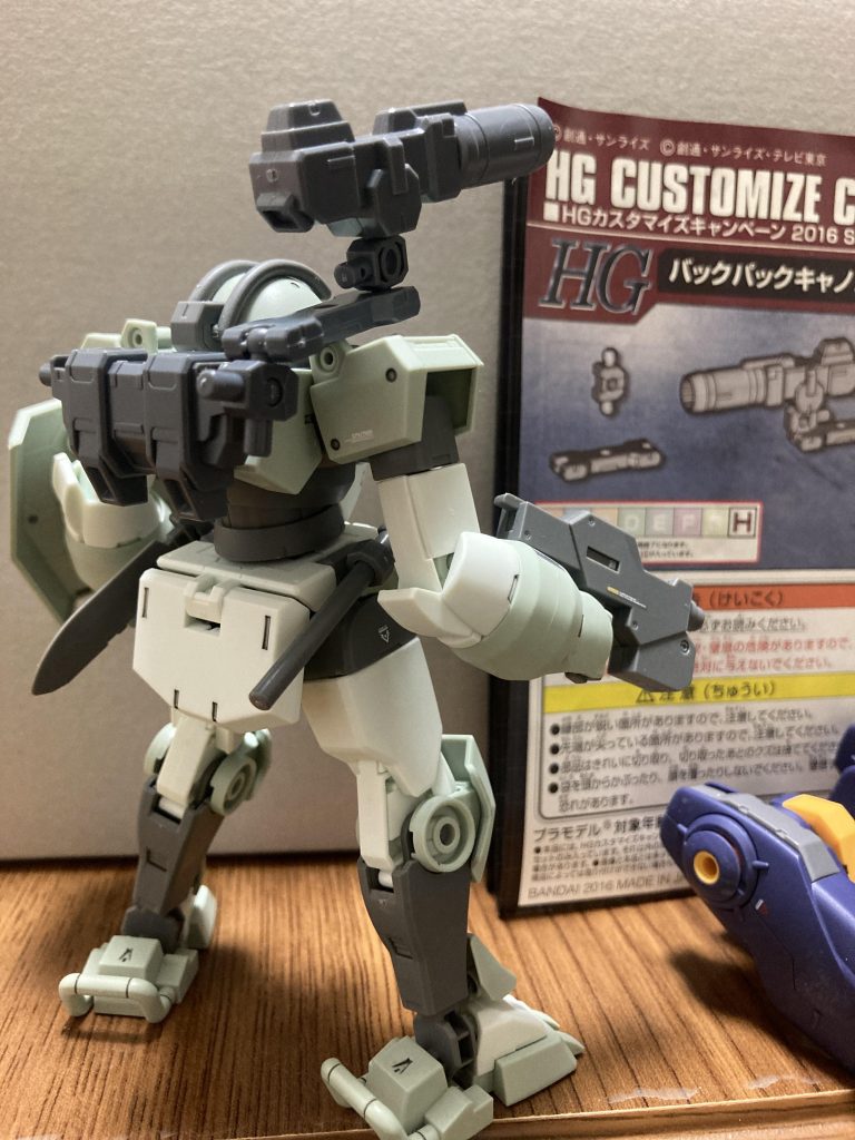 キャノン仕様にパチ組みプチカスタムまぁ似合ってるのではないかと、これ最近の一番くじの色違いですかね？？シルバー成形色のよく売ってるやつ