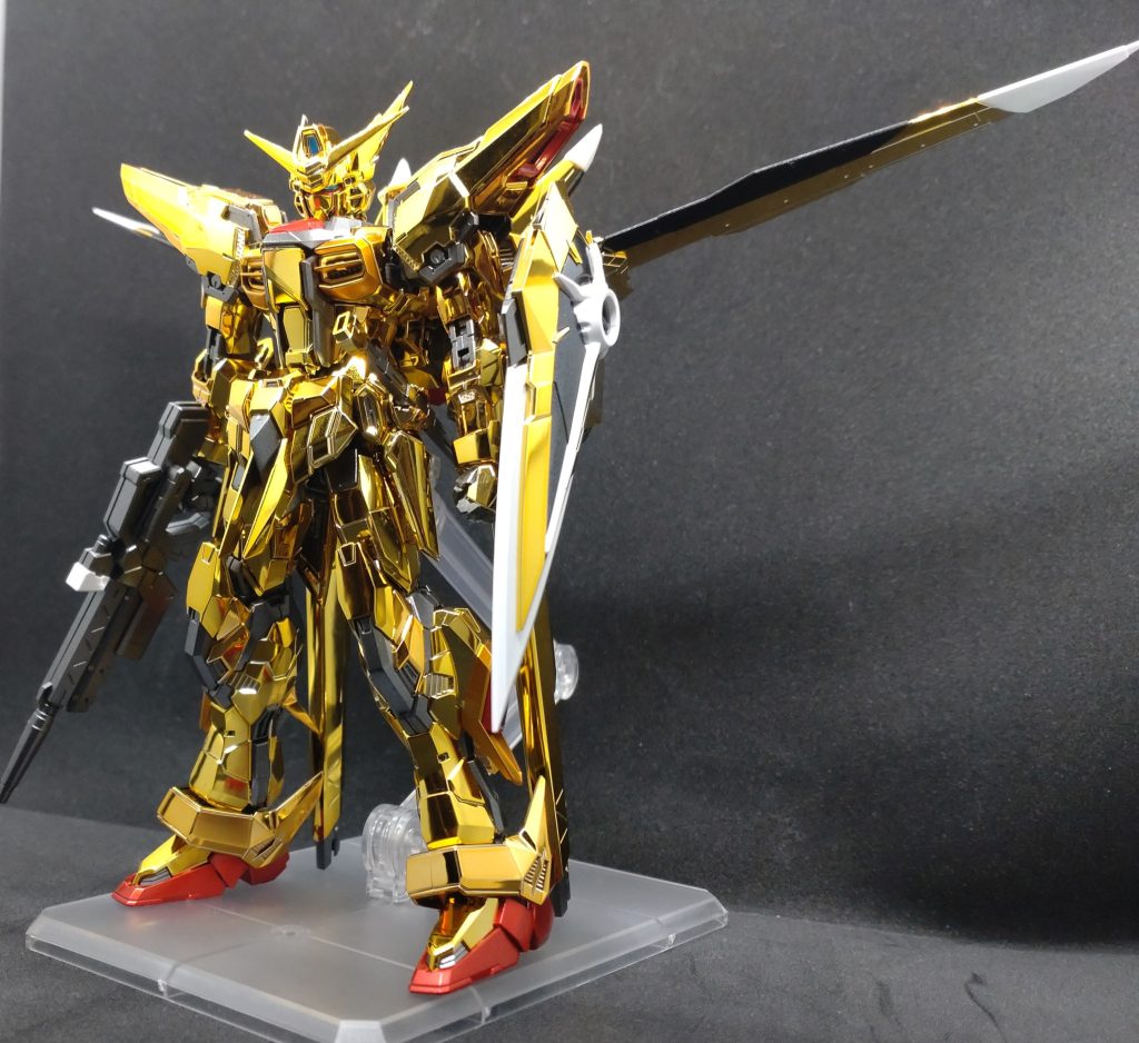 アオリから。3色のメッキが使われているおかげで、情報量が多くなっていています。個人的にはかなり好きです。