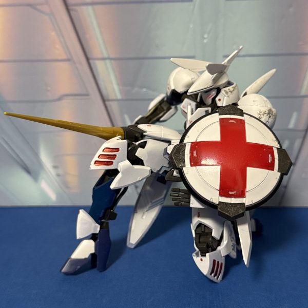 レッドクロス　突撃姿勢