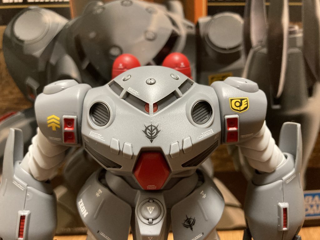 部分塗装はレッド、ジェットパックのバーニア、アンテナです。腕のレッドはシールを使いました。見て頂いててありがとうございますまた次のプラモデル投稿まで、ごきげんよう、さようなら👋✨