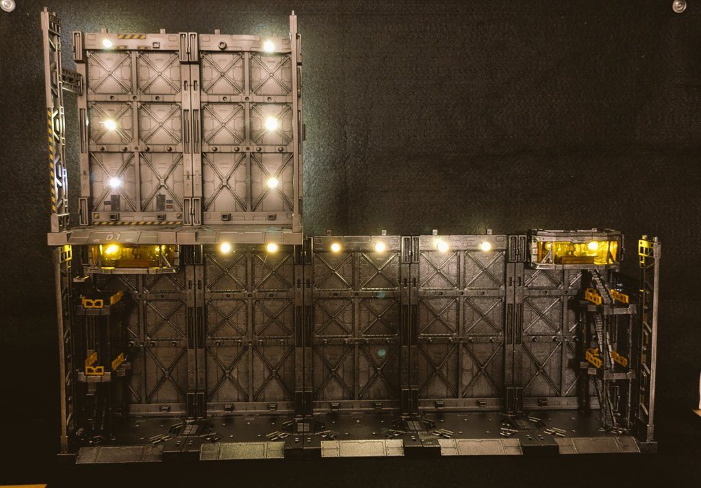 100均ディスプレイベースもLEDで装飾しました✨