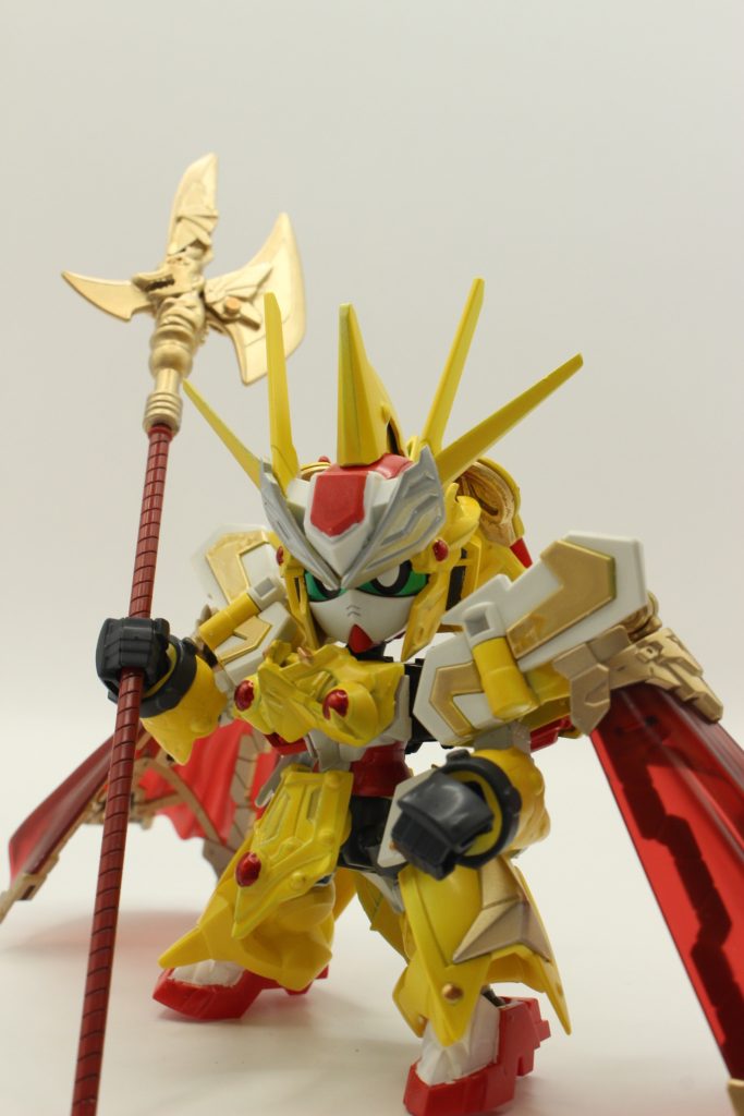 ひょんなことからグラナダ国王を心酔するようになったレ・ミィは聖騎士選抜大会に出場し、優勝。金色のハルバードを手にすることになった。そして「聖騎士」を名乗ることとなり絆の騎士団に入団。最強クラスの騎士団員と言える。