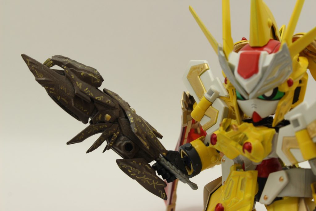 【聖樹の木剣】は妖精の森の中心、魔竜に施している結界の要である聖樹から削り取ったもので、魔竜を制御するための聖なる魔力が込められている。この木剣は「鍵」の役割をしており、魔竜の力を制御するため、妖精族長老から託された。