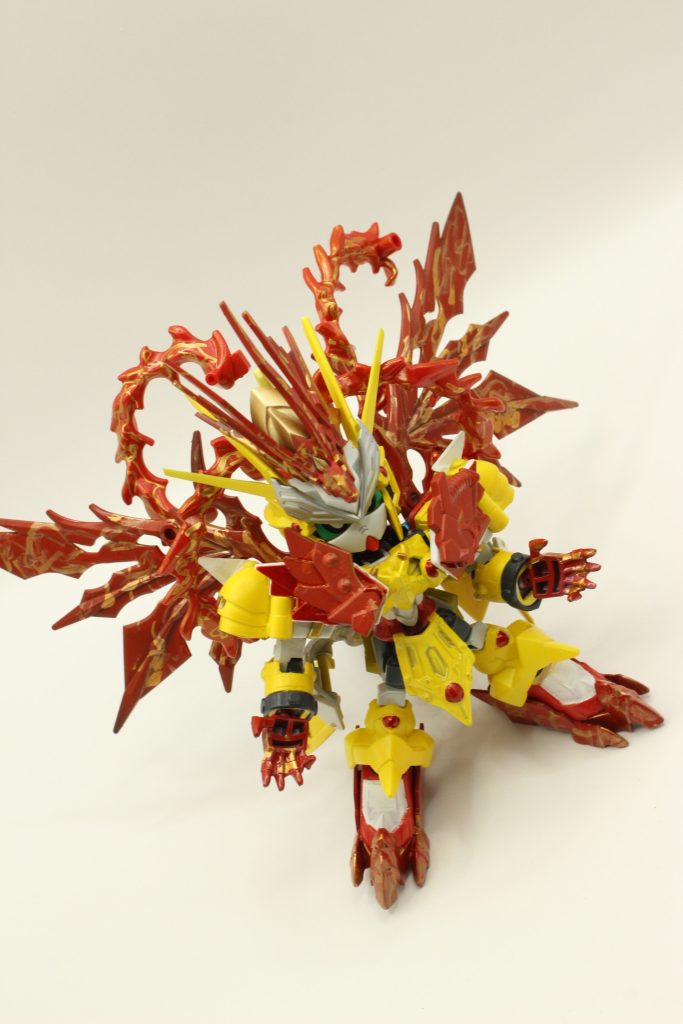 ストプラガンダム【赤魔竜（エン・リーカ）形態】かつてグラナダ王国を滅ぼしかけ、守護竜レナティックドラグーンとアーマカーワ一族の魔力で封印された、邪悪なる赤い魔竜「エン・リーカ」封印してもなお、邪悪な魔力は結界から漏れている。その漏れた魔力は呪いとなってアーマカーワ一族の内に潜んであり、隙あらば体を乗っ取ろうとしている。結界でもある森の集落においてはその影響は弱いが、森を出ると呪いは強まる。（そのためアーマカーワ族はめったに森を出ることはない）