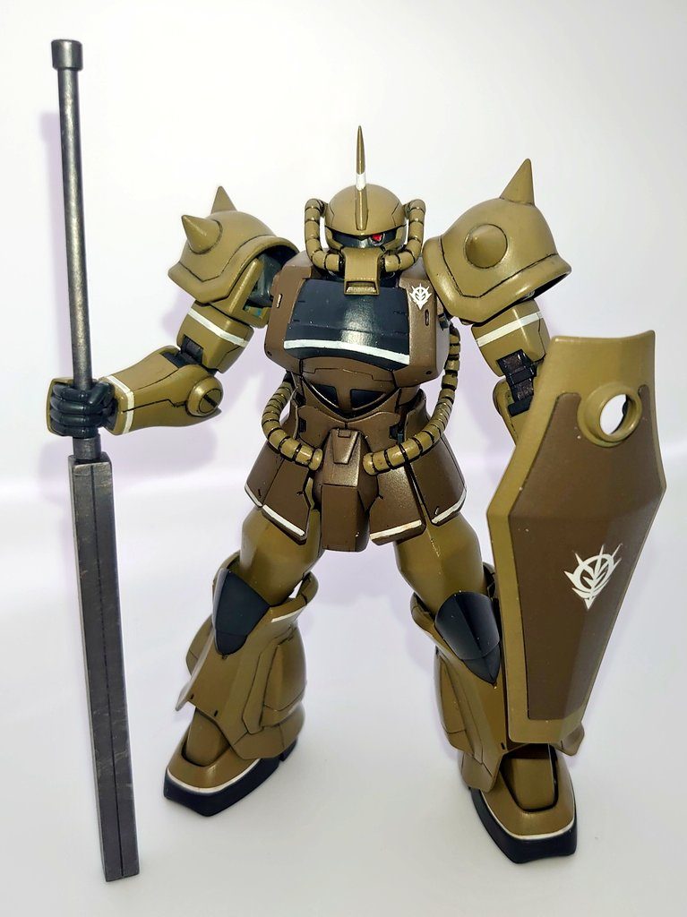 オリジナル武装「ヒートしない棍棒」消耗品であるヒート系格闘武装を節約するために前線で作られた超硬スチール合金製の棍棒この武装で連邦軍の物資集積所を強襲した際、補給を終えたばかりで完全武装のジム3機を瞬く間に撃墜。炎上するジムに照らされ、浴びたオイルを返り血のように滴らせるその姿は連邦軍兵士を震え上がらせる。金棒を携えたその出で立ちと、機体各部に施された白のマーキングから以後「白襷の鬼」と呼ばれる事となる。 最後まで見ていただきありがとうございます。
