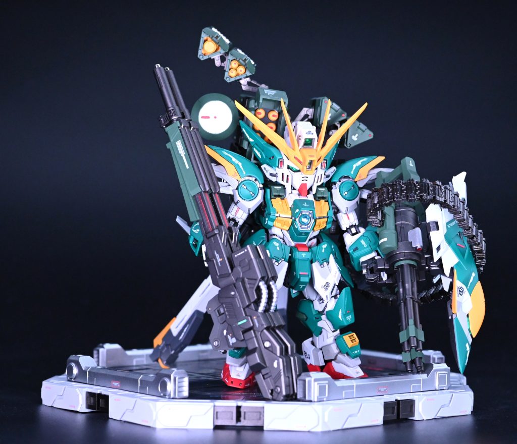 本体は大きすぎると感じたハンドを30㎜の汎用ハンドに差し換えて、膝と足に装甲パーツを追加、それ以外は少しディテールアップをした程度です