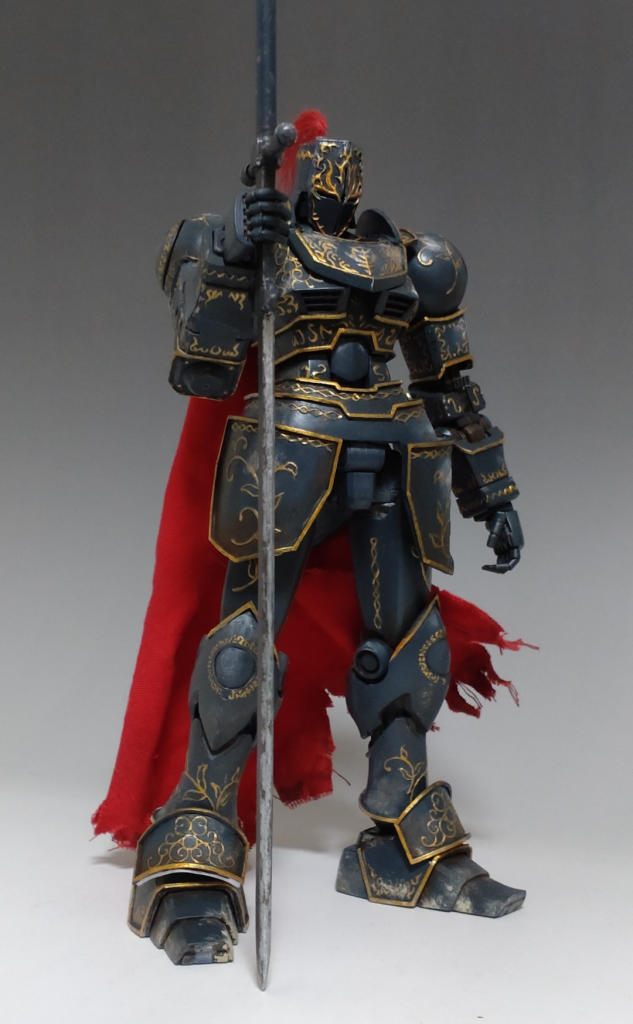 頭部は印象的な十字のモノアイレールという特徴をギリギリ残しながら大幅にデザイン変更。脚も足首を細くしました。