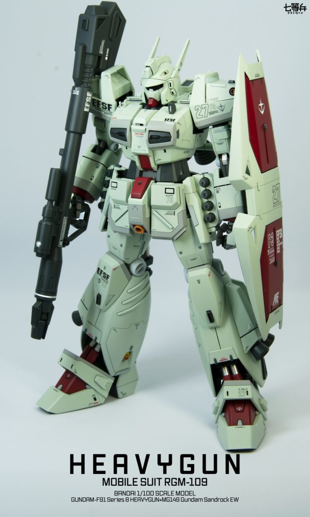 武装はビームライフルと、REビギナギナに付いていたビームランチャーを作りました。