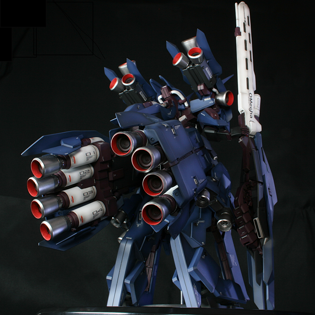 この機体はほんとにリヤがイケメン。デカ尻最高!イケメン過ぎてメチャクチャ後ろに尻餅付く。制作途中で何度ひっくり返りそうになったか…ただ全身組み上げるとスタンド無しで自立するんですよ。神設計ですね。ご自身で仰る通りですソラリュウ氏。