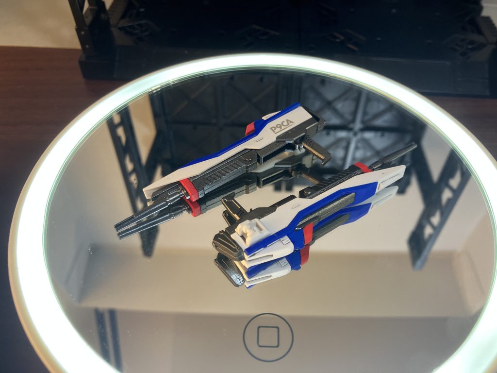 ライフルRGの初期なこともあってフレームは結構ゆるゆるだったのでボンドで関節をきつくしています