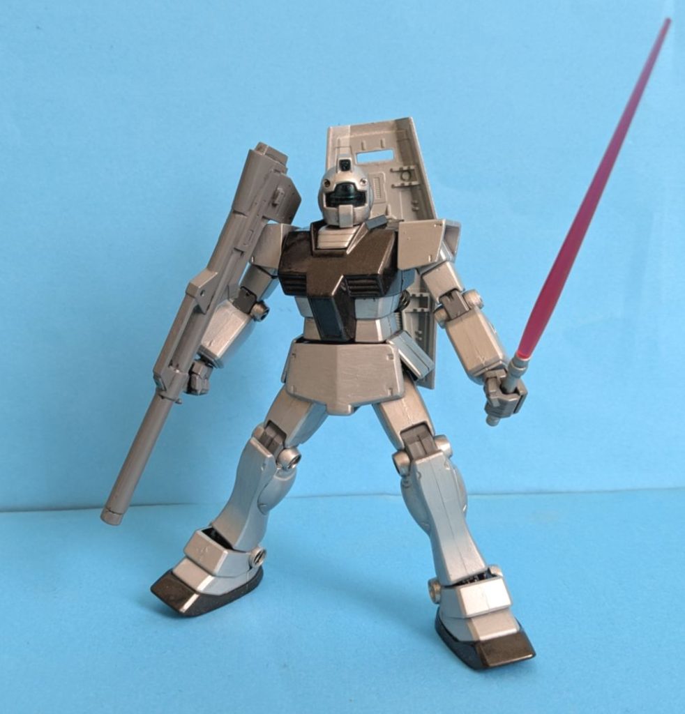 サーベルもジャンクパーツから別のをもってきてるのでHGUCジムながらもクリアサーベルを装備できるように近代化改修済。