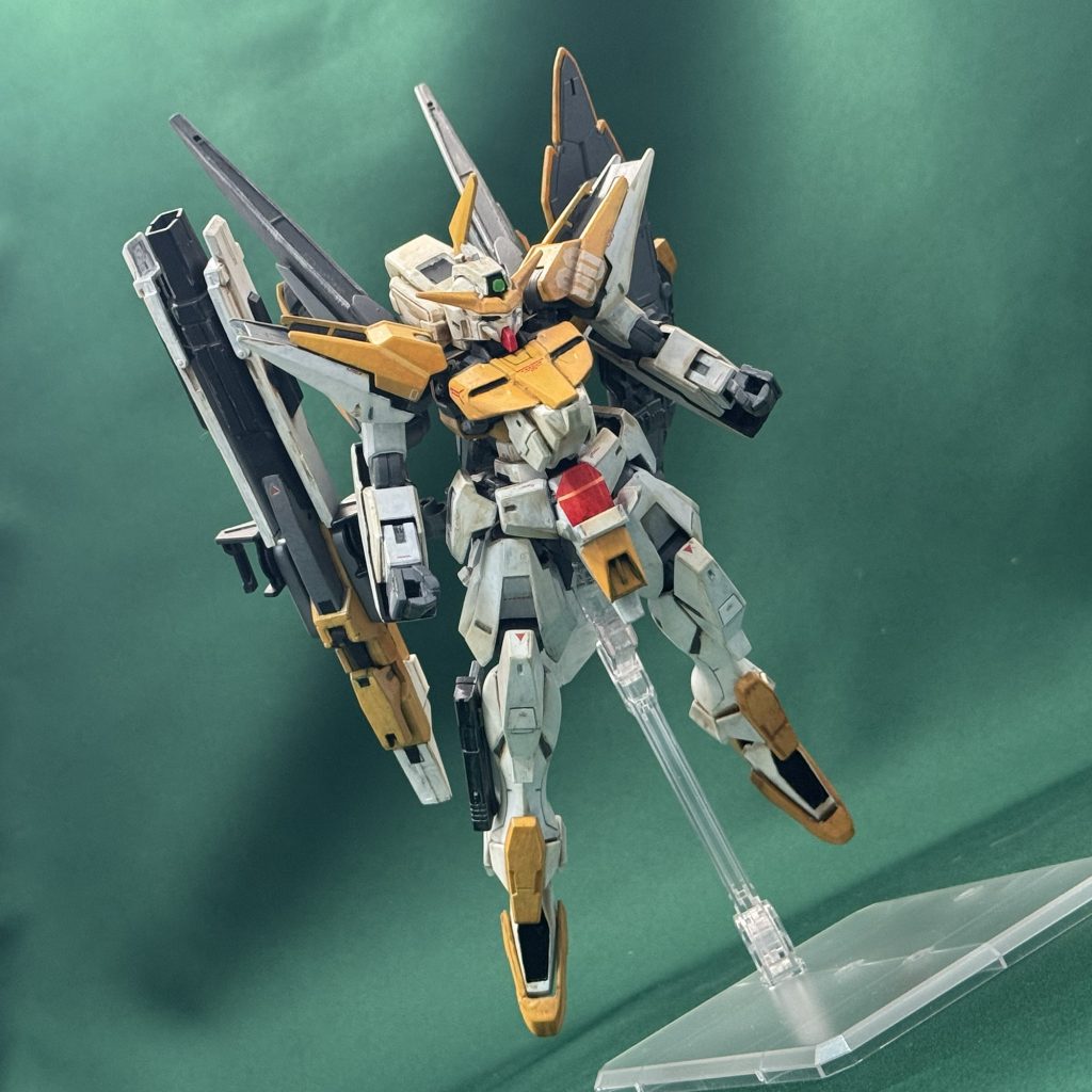 2010年12月「ガンダムダブルオー系のキットでV2ガンダムみたいな雰囲気のものができるんじゃあないか？」という理由でハルートとラファエルを購入してミキシングを開始しました。その結果がコレです。