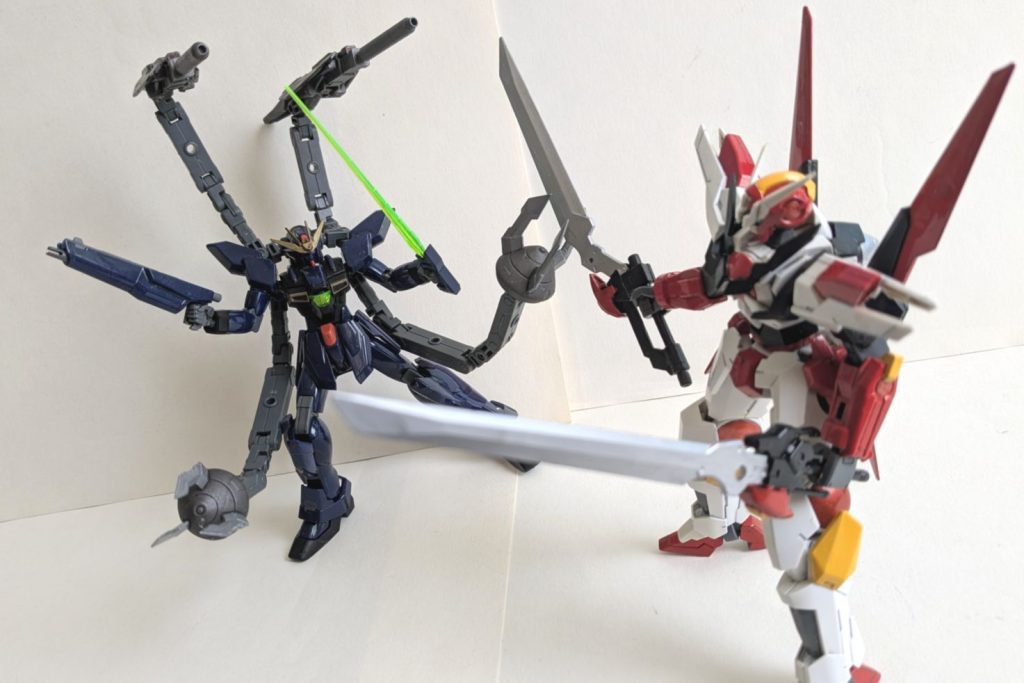 公式世界観のMSVというより「UTM登場のガンダムXのIF」という感じで考えてますね。黒系のガンプラは背景色と証明で色味の見え方かなり変わると「ネオガンダム1号機」の時に実感済みでしたので背景は今回は基本は白で統一です。