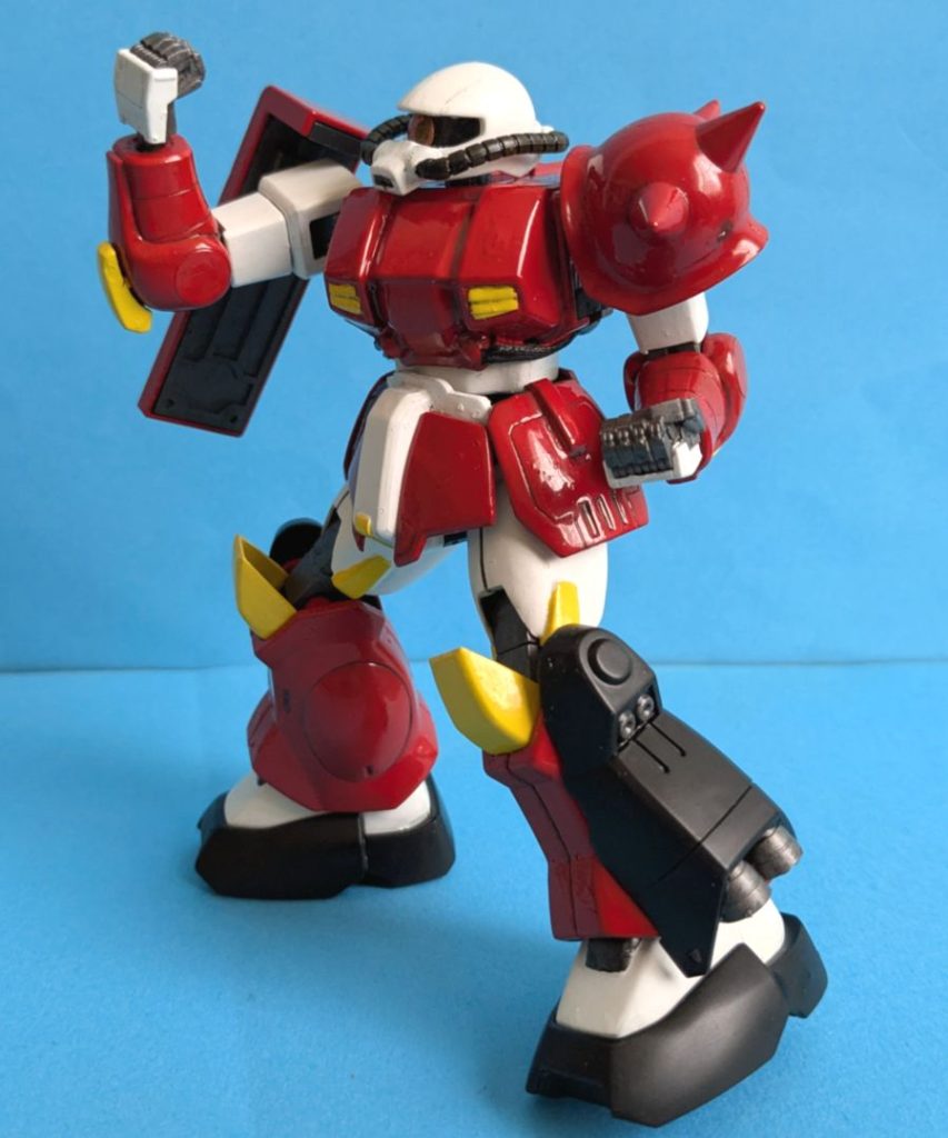 元々〇学生時代に買ったHGUCハイザックが元なのでパーツ欠損などもそれなりにありそこはオリジナル改修！胴の動力パイプは壊れたイヤホンコードから生成脚部バーニアは別のもの装着、腕はHGUCザクジャンクからとジャンク屋魂すら感じるDIY精神で作られております！