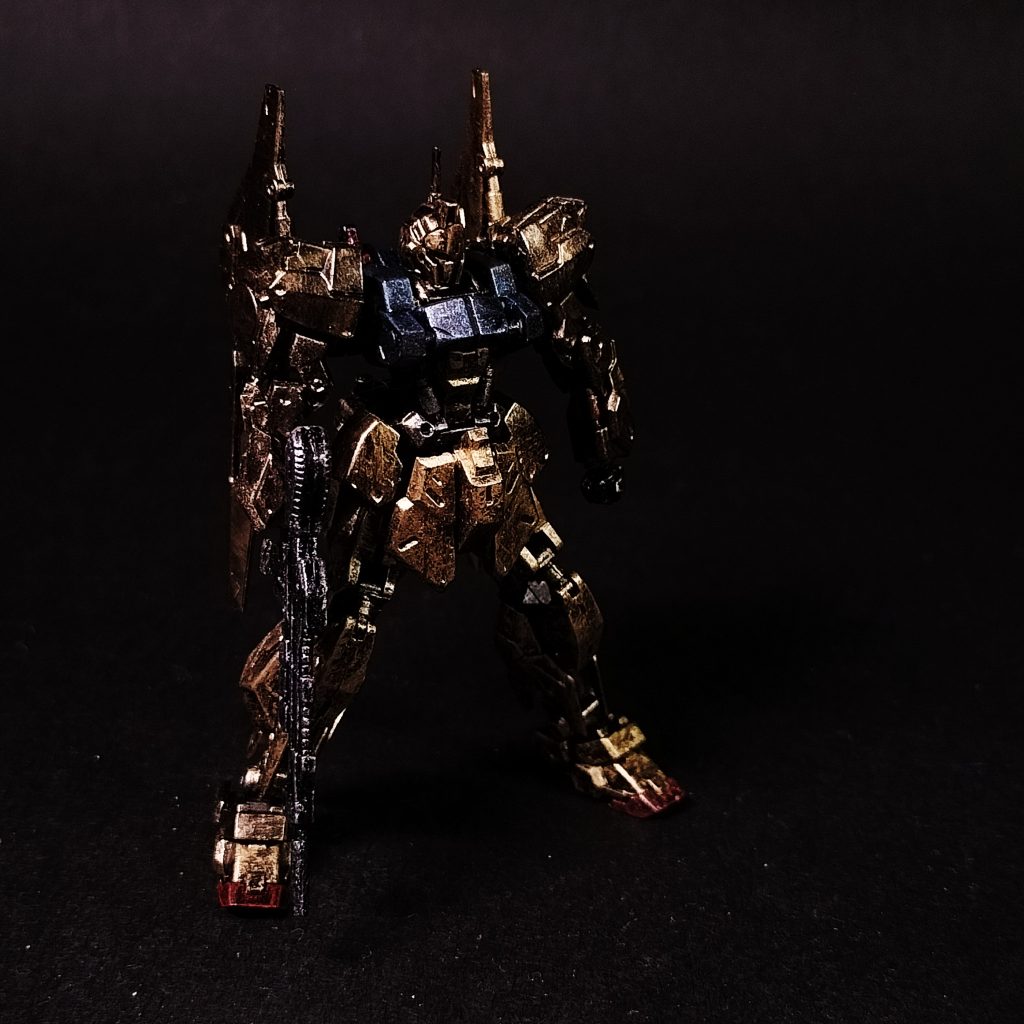 PH-5百式、よき造形です。旧HGUCとリバイブの間ぐらいの細マッチョ。いいとこどりのこのデザインで再度HG化したらバカ売れではないでしょうか。