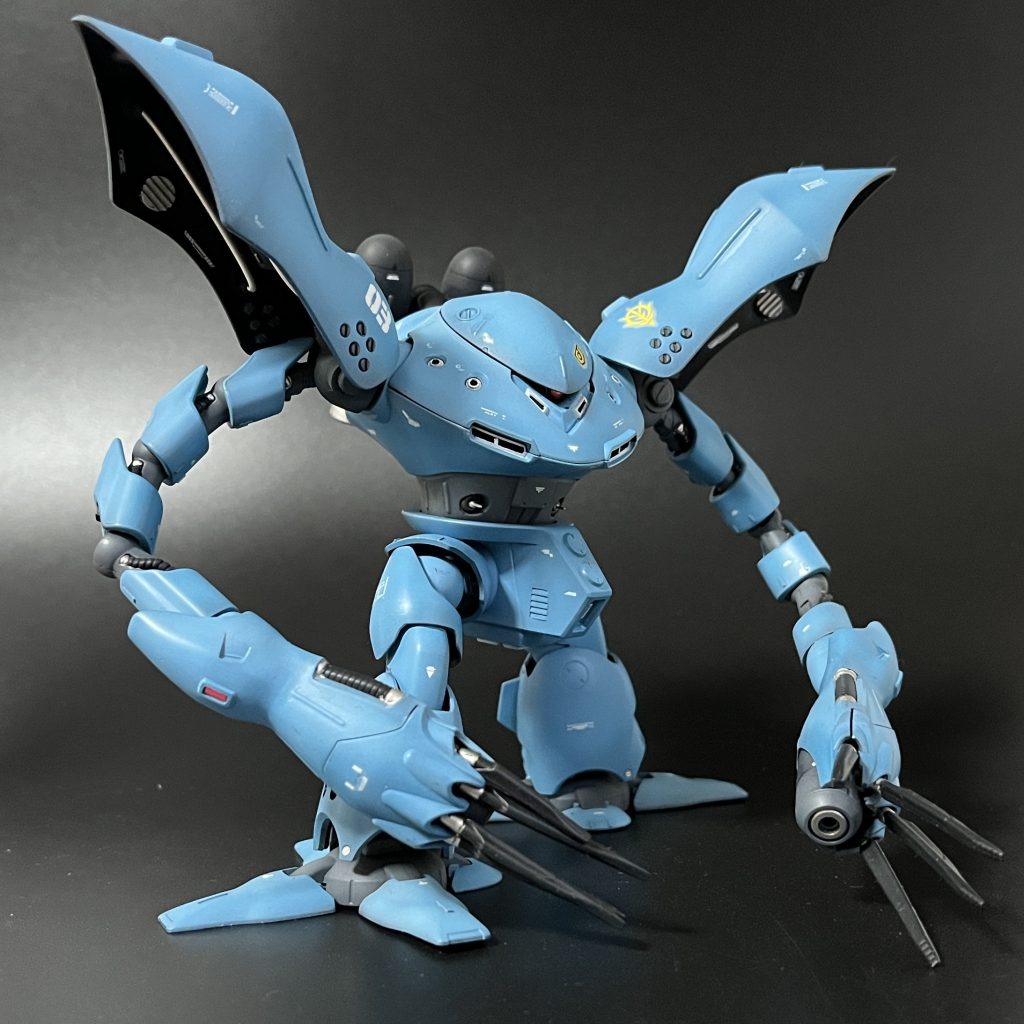 左側から。丸っこいフォルムが可愛い。だけでなく実在しそうなリアリティがありますね。かっこいい。