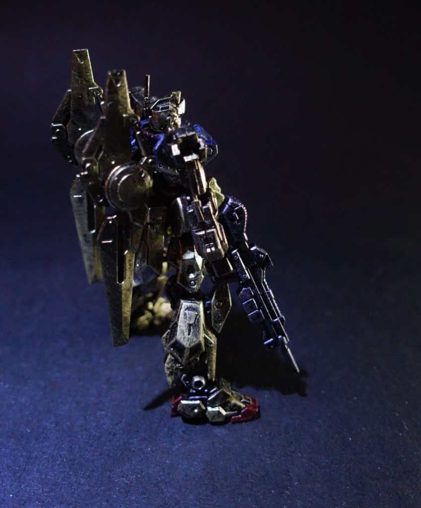 バインダーのアレンジやライフルの取っ手周辺のデザインも私好み。改造不要。