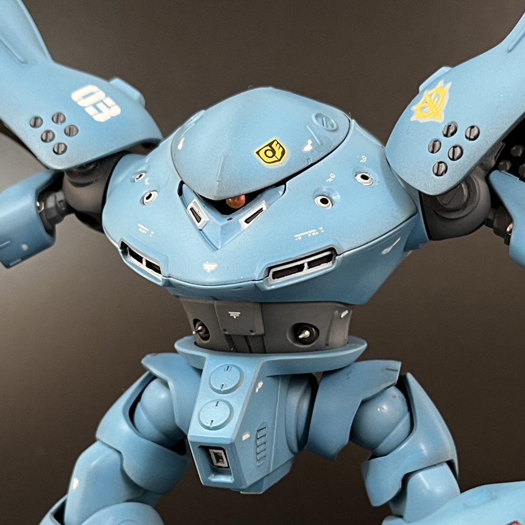 どアップです。モノアイはHアイズ+ラピーテープで光をよく拾ってくれます。後述しますが、可動化もしているので、流し目がキマって男前。