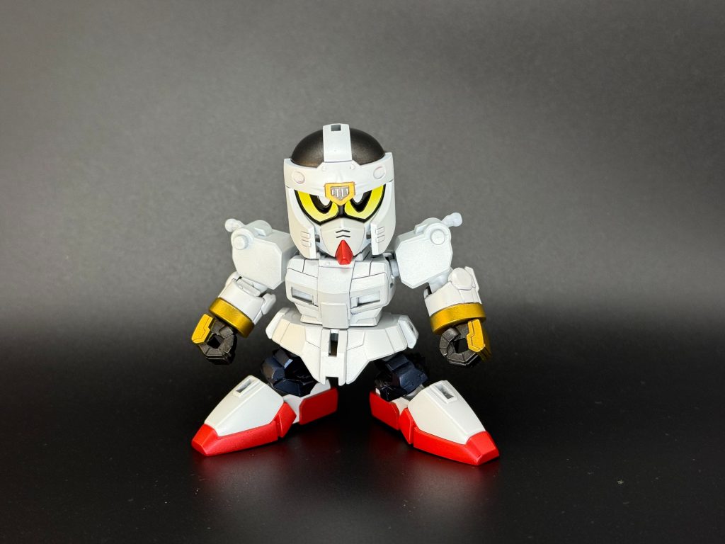 軽装タイプ。ナイトガンダムの面影があります。SDガンダムは瞳が命。ということで、目には少し拘っており、フリーハンド下書き→スジボリ→マスキング+エアブラシ にて塗装しています。武者真悪参の鎧は今回は未作成。
