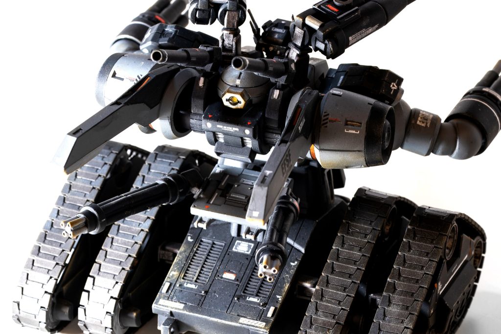 デミバーディングの仕様を引き継ぎ、バックパック部分にもパイロットが搭乗可能。フライトユニットとしても機能。と、これを書いていて気付いたのですが、リード線まわりを作るのを完全に忘れてしまっていました。（汗